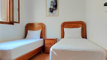 2 bedrooms, WiFi, bed sheets