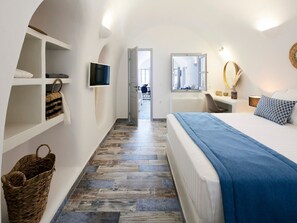 2 bedrooms, in-room safe, iron/ironing board, free WiFi