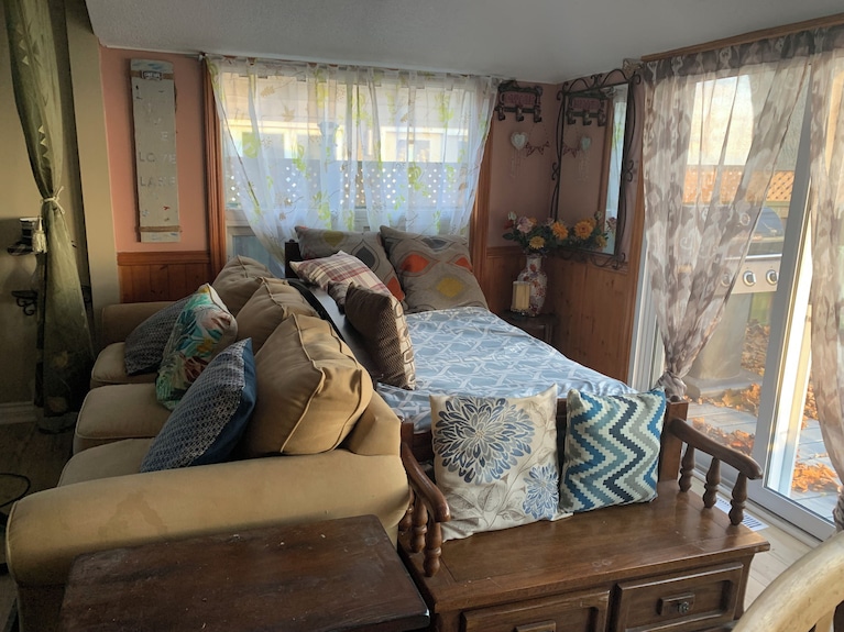 "Hook, Line,& Sinker"- At The Edge Of Erie; 7 Days Stay Plus 1 Chartering Free - Kingsville