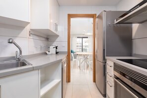 Kühlschrank, Mikrowelle, Ofen, Geschirrspüler