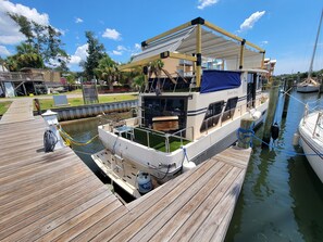 Marina - Floating Villa ¤ Epic Views ¤ Close to Downtown, Dining, & Shopping! (Panama City)