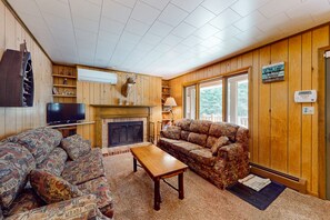 TV, DVD player - Serene Lakefront home with fire pit, dock & WIFI (St. Germain)