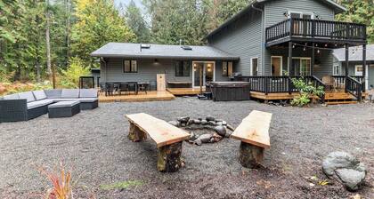 Sandy River Retreat | Pet Friendly | Epic Fishing