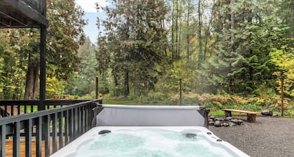 Sandy River Retreat | Pet Friendly | Epic Fishing