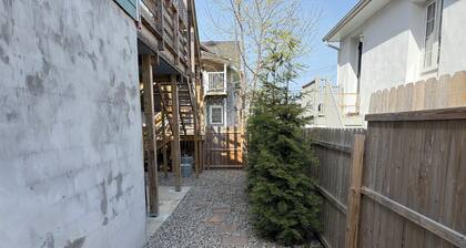 NYC to Zen - Spa Bungalow w/ Hot Tub, Gym - Walk to the Beach + Ferry Access