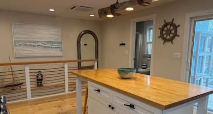 NYC to Zen - Spa Bungalow w/ Hot Tub, Gym - Walk to the Beach + Ferry Access