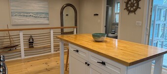 NYC to Zen - Spa Bungalow w/ Hot Tub, Gym - Walk to the Beach + Ferry Access