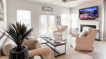Smart TV, fireplace, books, stereo