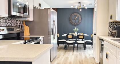 H-Town Hideout :King Suite, 4 bedrooms close to attractions and restaurants