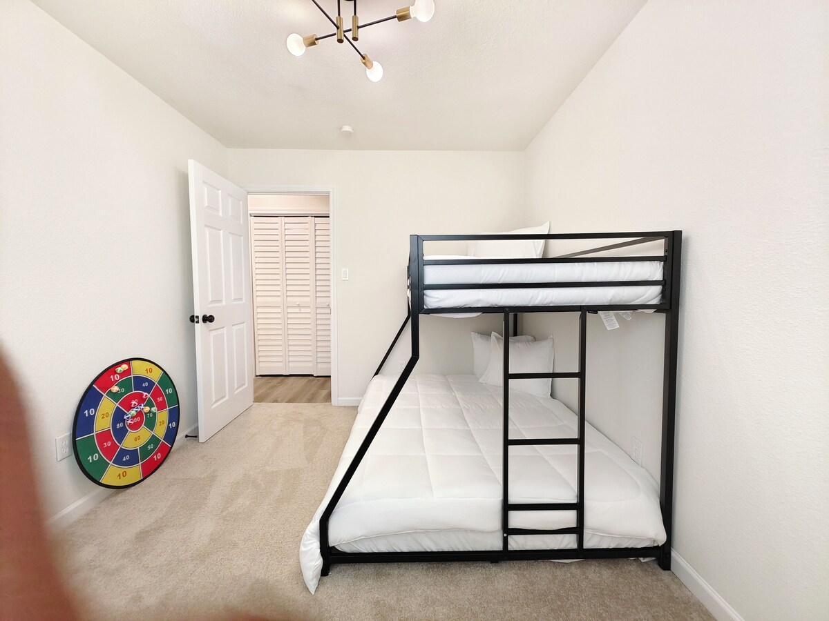Photo 20 of H-Town Hideout :King Suite, 4 bedrooms close to attractions and restaurants
