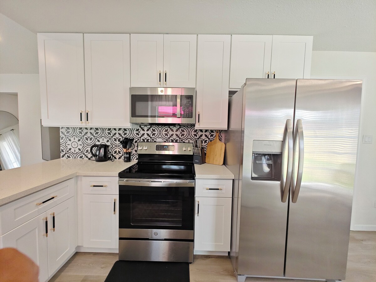 Photo 42 of H-Town Hideout :King Suite, 4 bedrooms close to attractions and restaurants