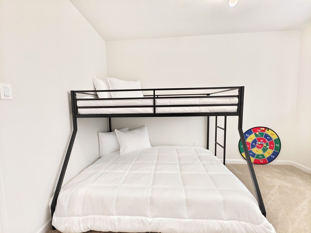 Photo 4 of H-Town Hideout :King Suite, 4 bedrooms close to attractions and restaurants
