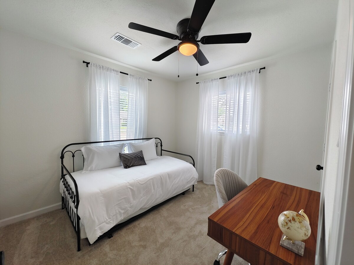 Photo 5 of H-Town Hideout :King Suite, 4 bedrooms close to attractions and restaurants