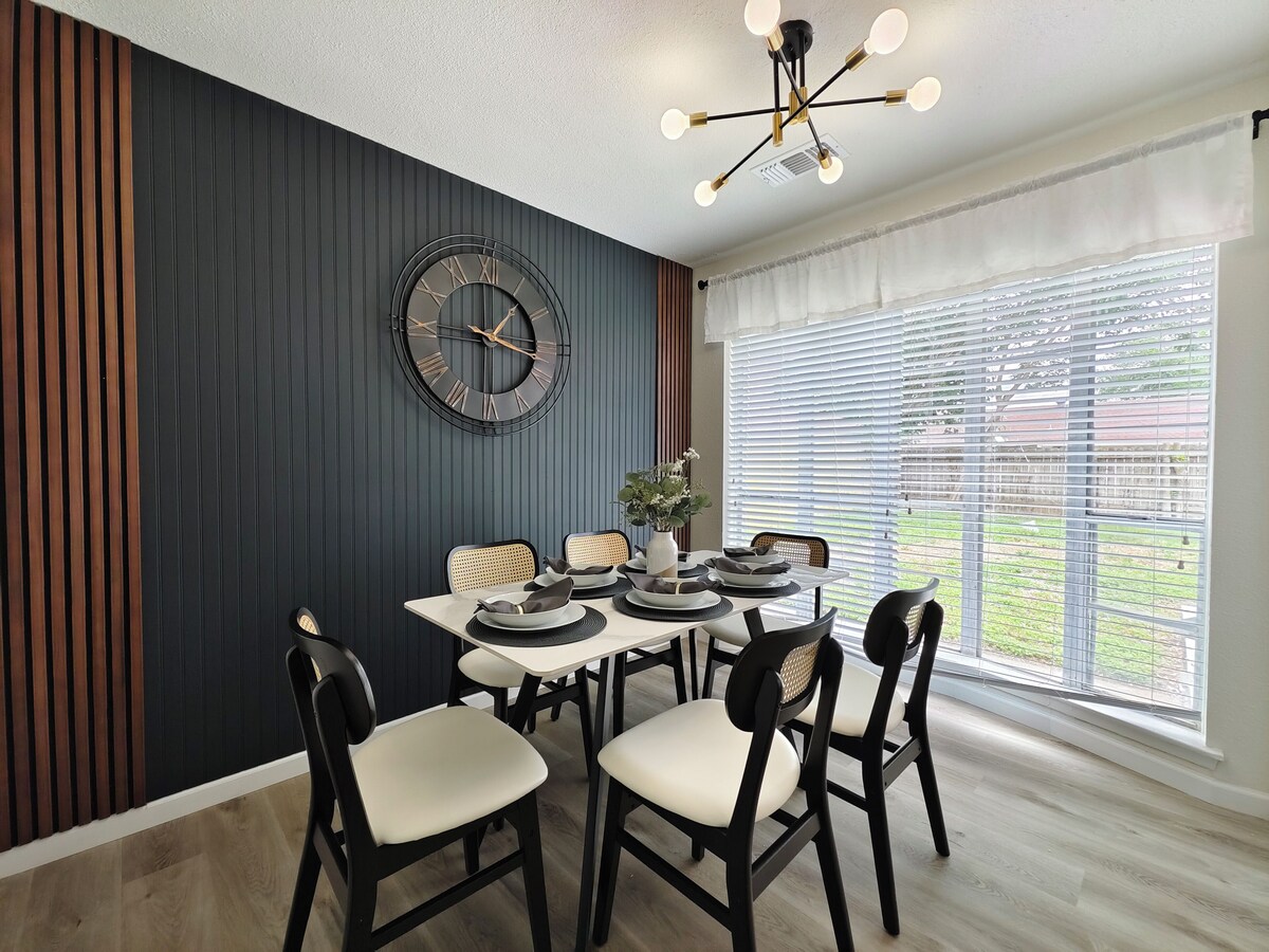 Photo 37 of H-Town Hideout :King Suite, 4 bedrooms close to attractions and restaurants
