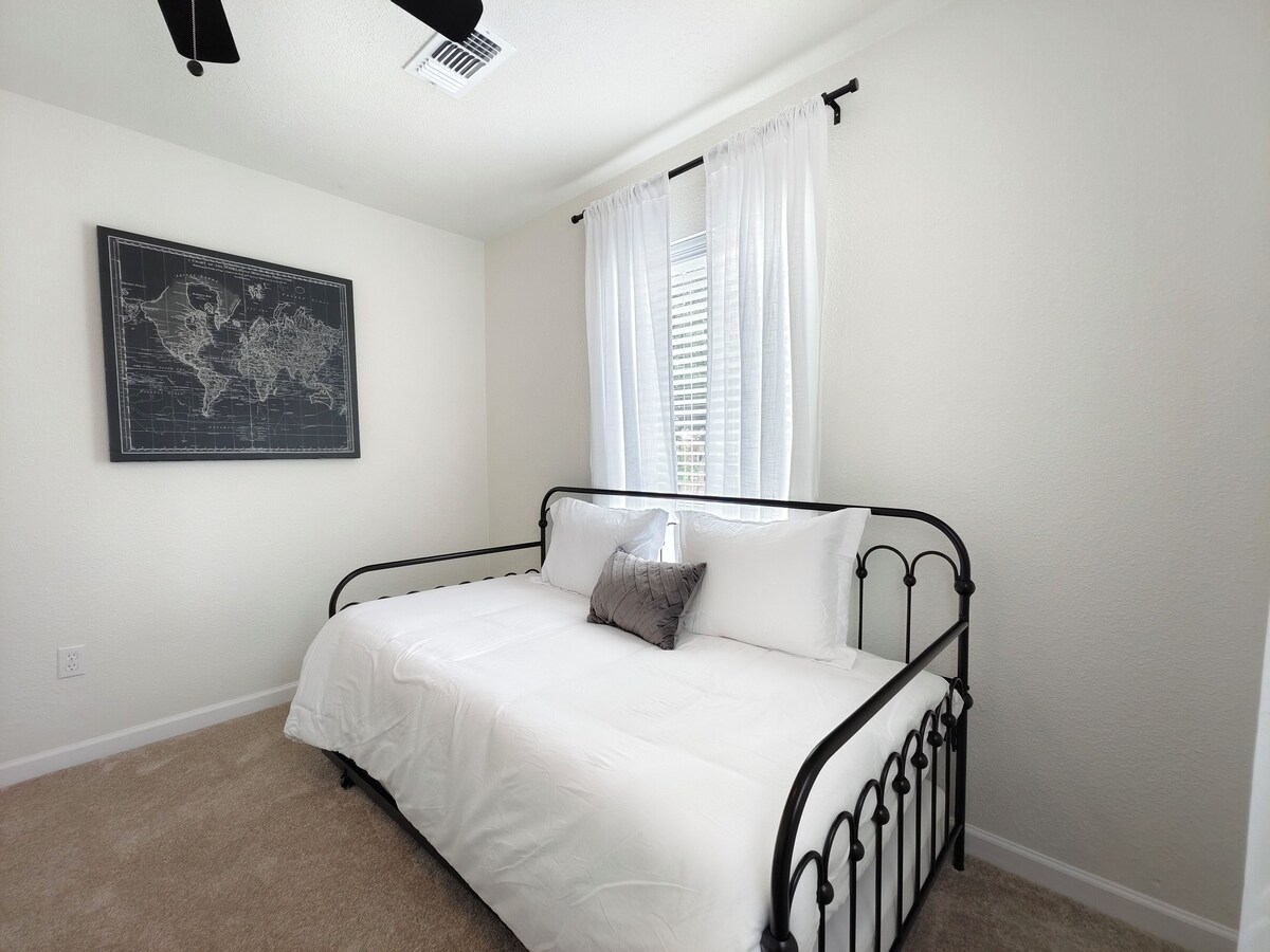 Photo 22 of H-Town Hideout :King Suite, 4 bedrooms close to attractions and restaurants
