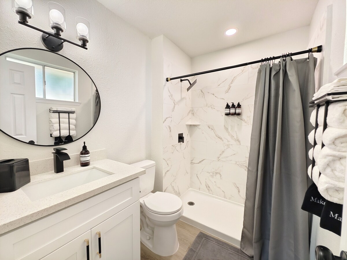 Photo 10 of H-Town Hideout :King Suite, 4 bedrooms close to attractions and restaurants
