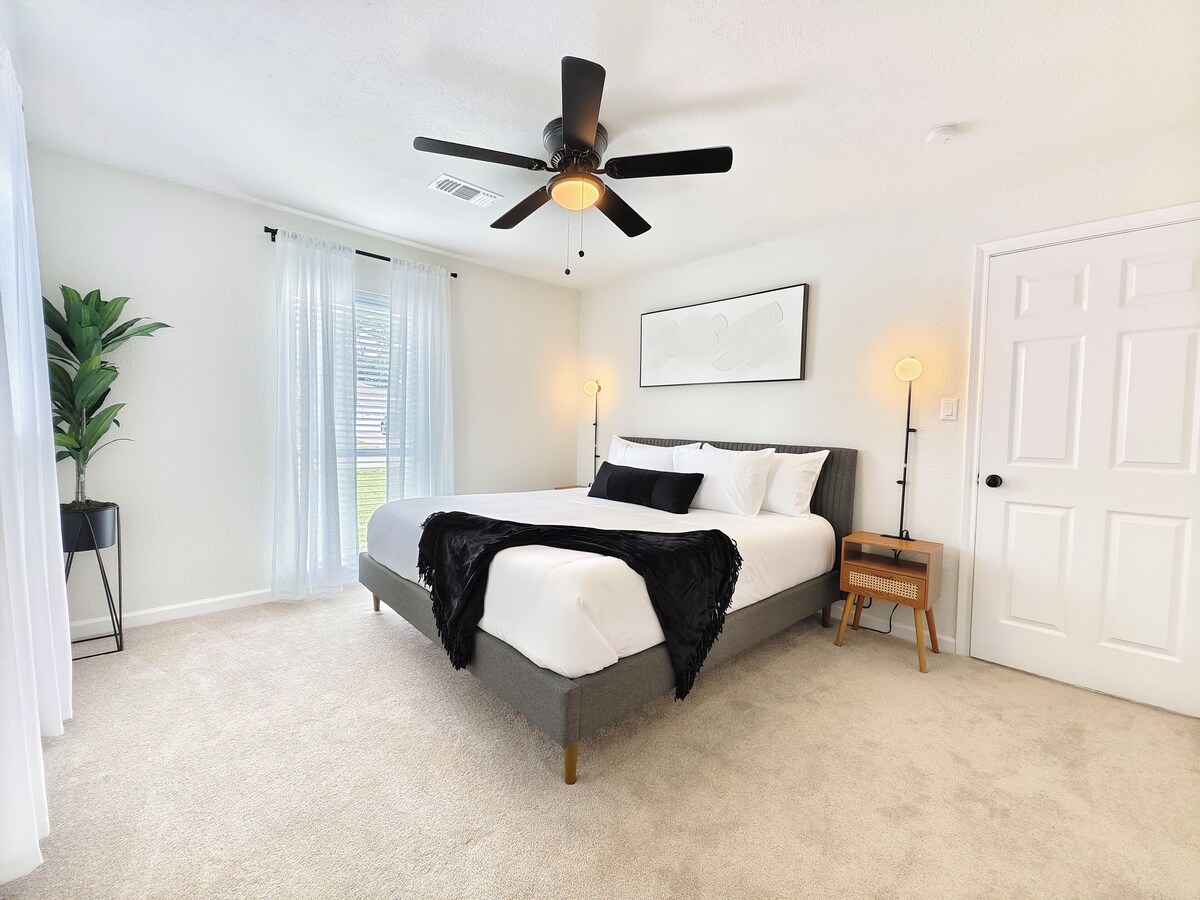 Photo 8 of H-Town Hideout :King Suite, 4 bedrooms close to attractions and restaurants