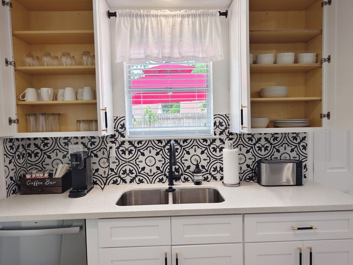 Photo 45 of H-Town Hideout :King Suite, 4 bedrooms close to attractions and restaurants