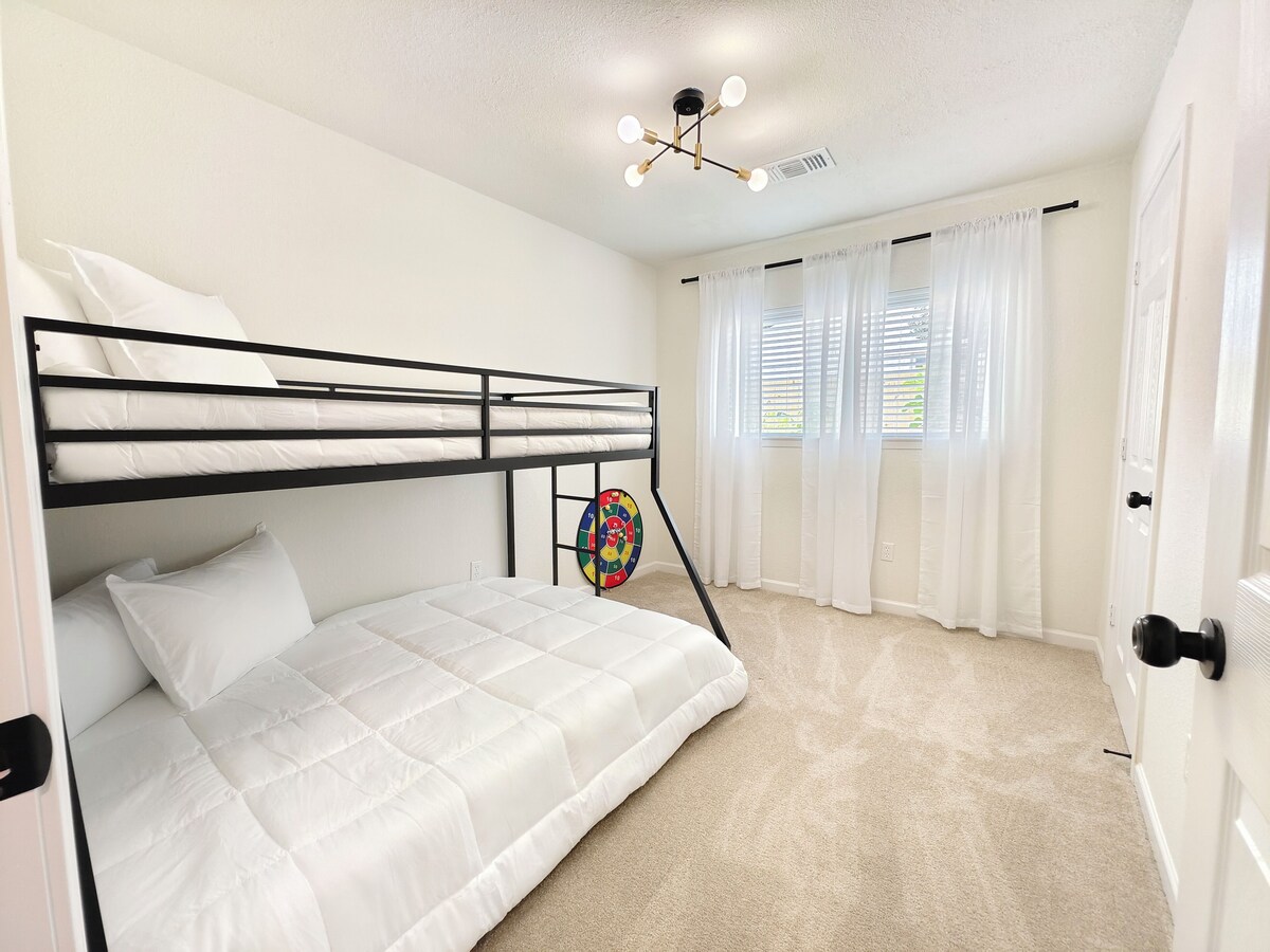 Photo 21 of H-Town Hideout :King Suite, 4 bedrooms close to attractions and restaurants