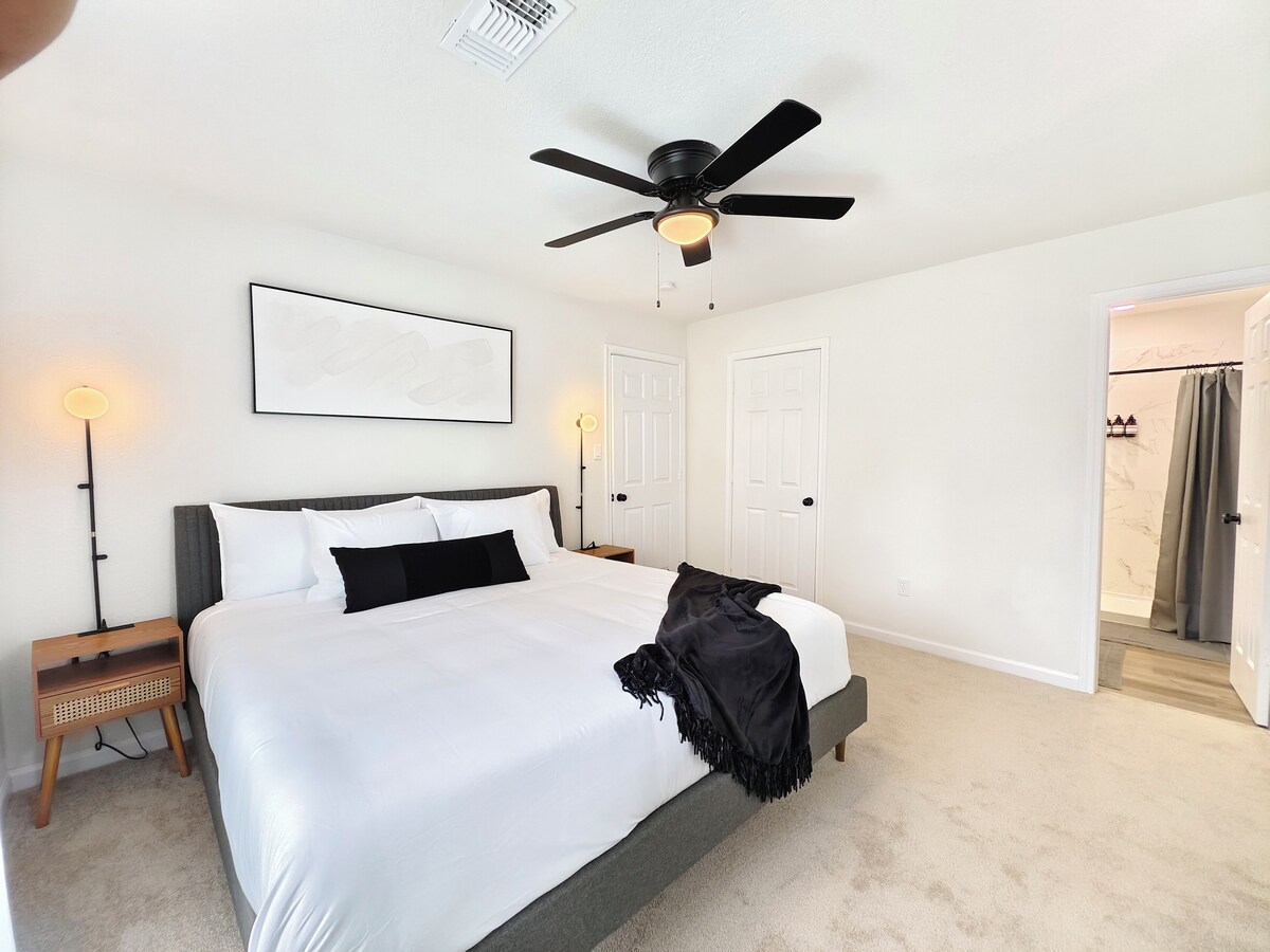 Photo 7 of H-Town Hideout :King Suite, 4 bedrooms close to attractions and restaurants