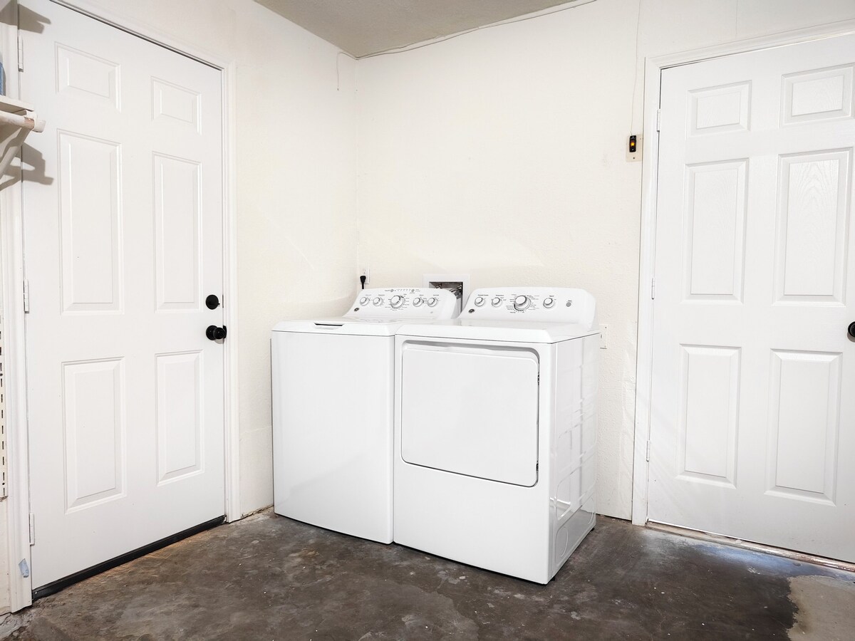 Photo 55 of H-Town Hideout :King Suite, 4 bedrooms close to attractions and restaurants