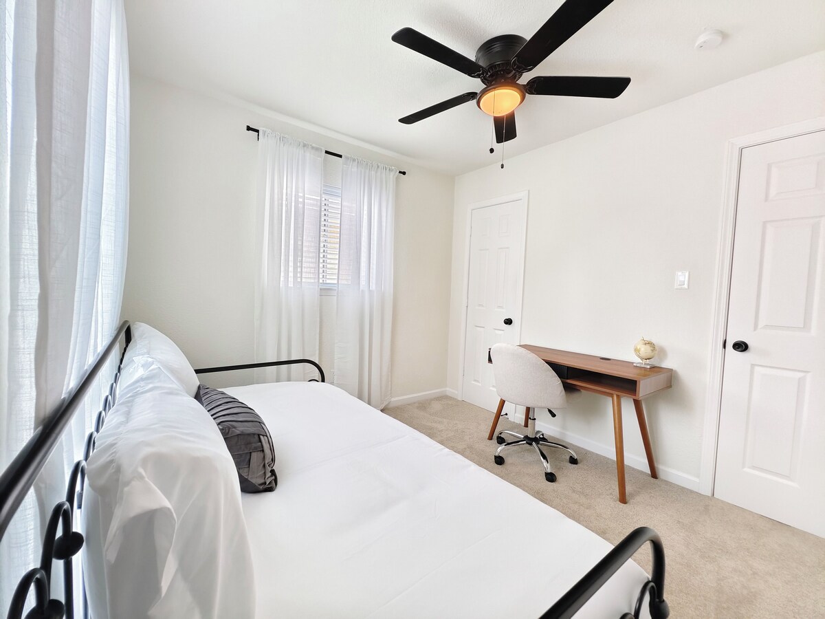 Photo 24 of H-Town Hideout :King Suite, 4 bedrooms close to attractions and restaurants