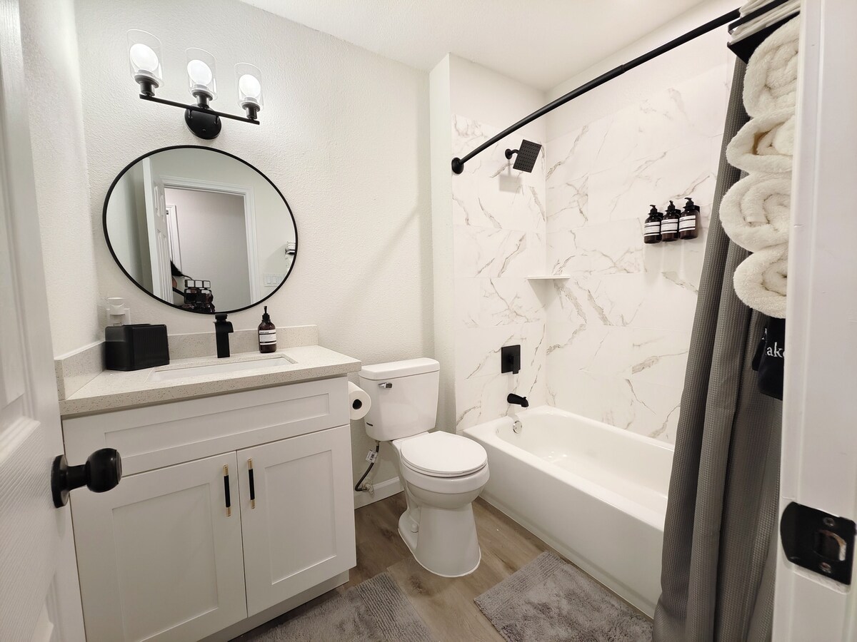 Photo 18 of H-Town Hideout :King Suite, 4 bedrooms close to attractions and restaurants