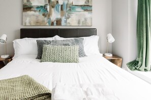 3 bedrooms, iron/ironing board, WiFi, bed sheets - Louisburg Landing - Charming 3-bedroom townhome [Monthly Discount Available!] (Raleigh)