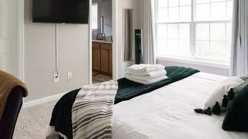 3 habitaciones, tabla de planchar con plancha, wifi y ropa de cama