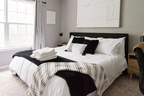 3 slaapkamers, een strijkplank/strijkijzer, wifi, beddengoed