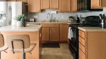 Micro-ondes, four, plaque de cuisson, lave-vaisselle