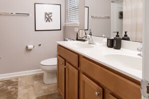 Hair dryer, towels, soap, shampoo - Louisburg Landing - Charming 3-bedroom townhome [Monthly Discount Available!] (Raleigh)
