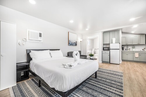 Newly Remodeled Apartment 1