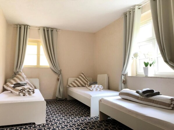 2 bedrooms, iron/ironing board, WiFi, bed sheets