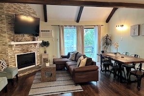 Smart TV, fireplace