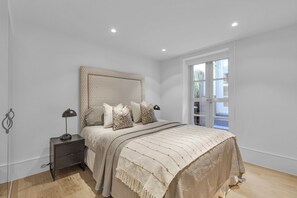 2 habitaciones, escritorio, tabla de planchar con plancha y wifi 