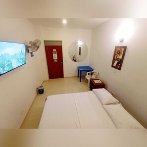 Desk, free WiFi - Hotel El Tesoro  (Puerto Boyacá)