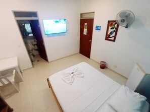Luxury Twin Room | Desk, free WiFi