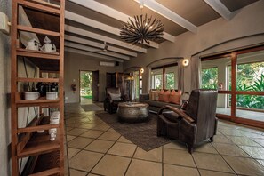 Couples treatment room(s), body treatments, aromatherapy - Bushbaby Valley Lodge  (Sabie)