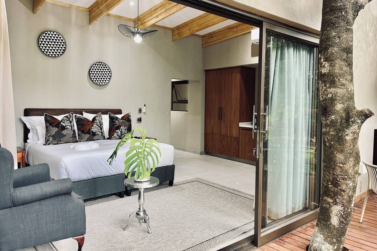 Luxury Villa, Non Smoking, Valley View | 1 bedroom, down duvets, in-room safe, desk