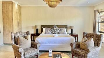 Couette en duvet d'oie, coffres-forts dans les chambres, bureau