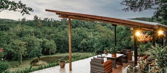 Bushbaby Valley Lodge 