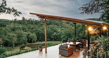 Bushbaby Valley Lodge