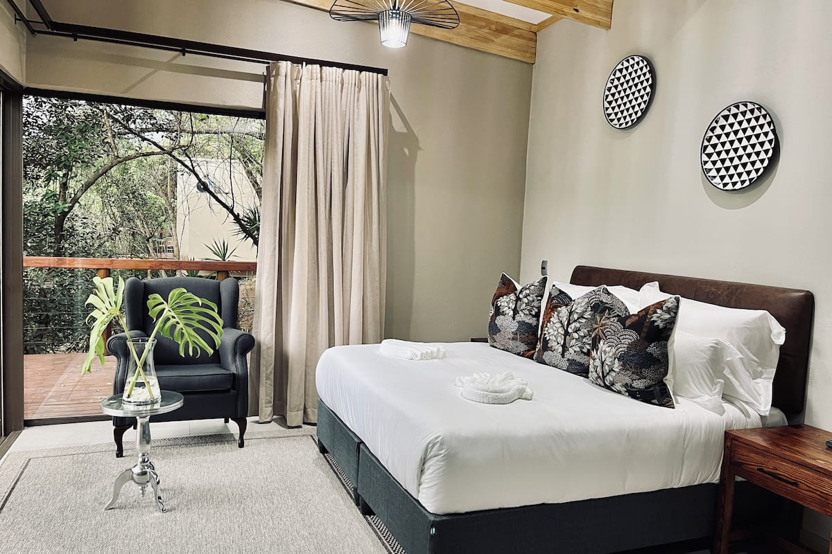 1 bedroom, down duvets, in-room safe, desk