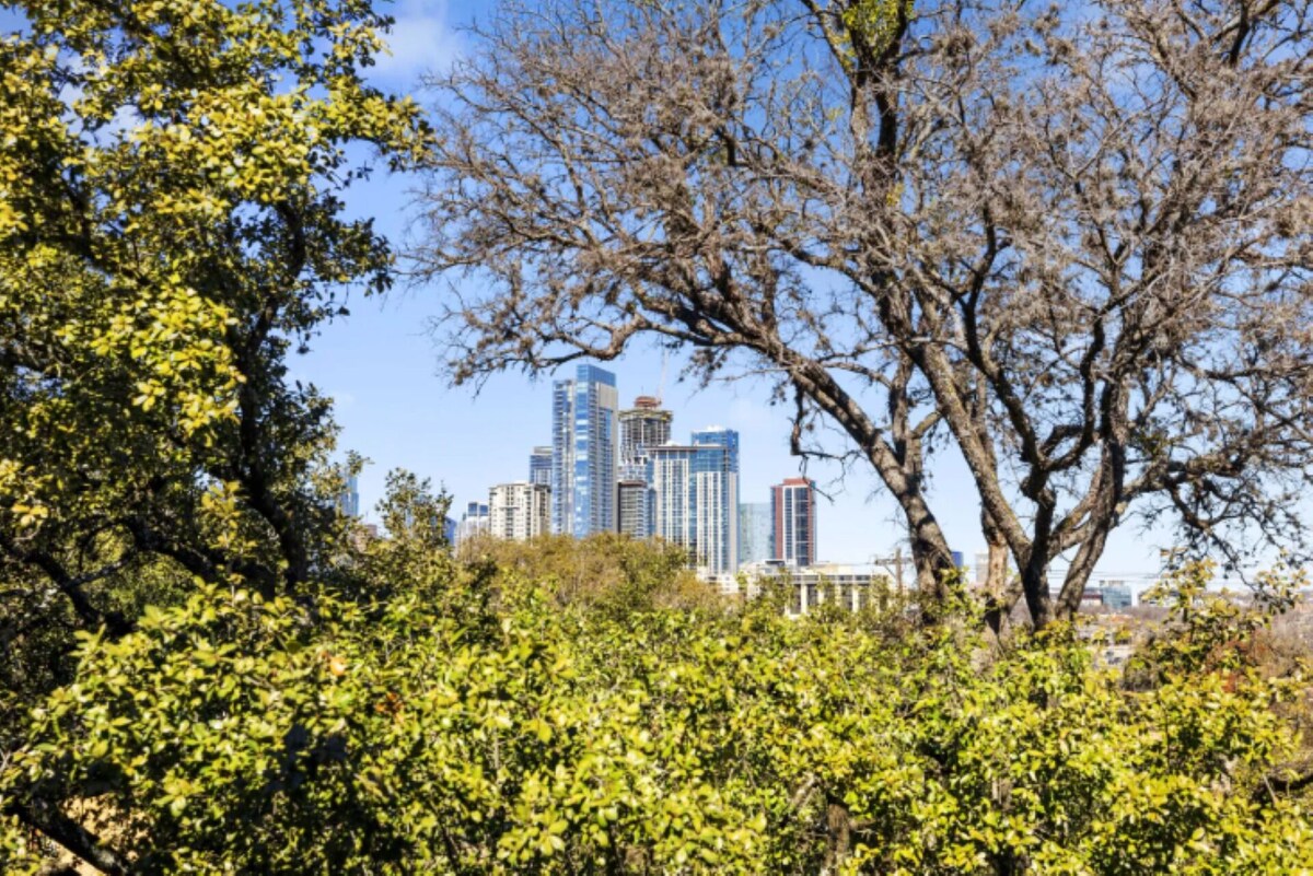 Photo 20 of Spacious 4-bedroom house 1 block to Lady Bird Lake in DT Austin w/ Fitness room.