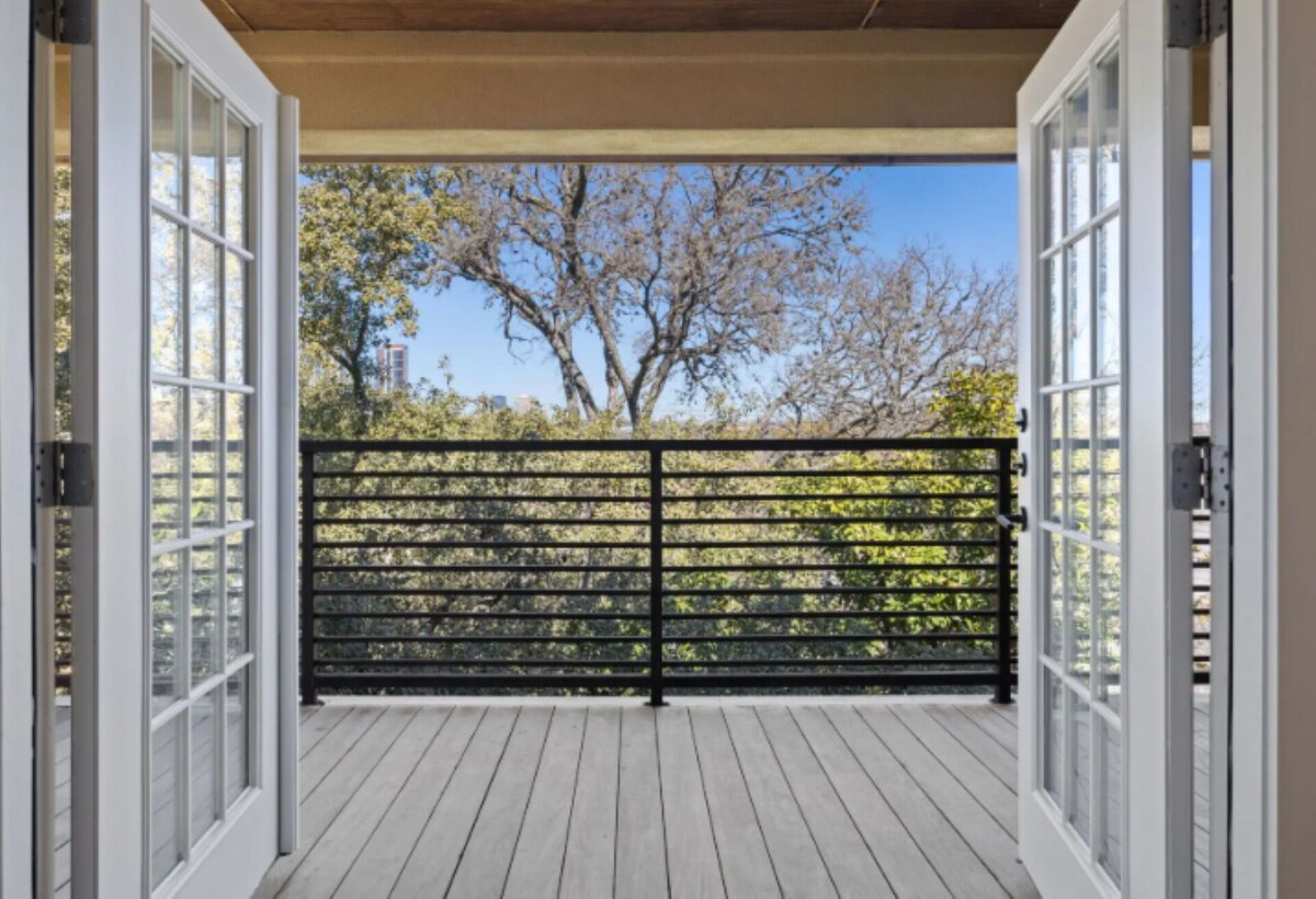 Photo 17 of Spacious 4-bedroom house 1 block to Lady Bird Lake in DT Austin w/ Fitness room.