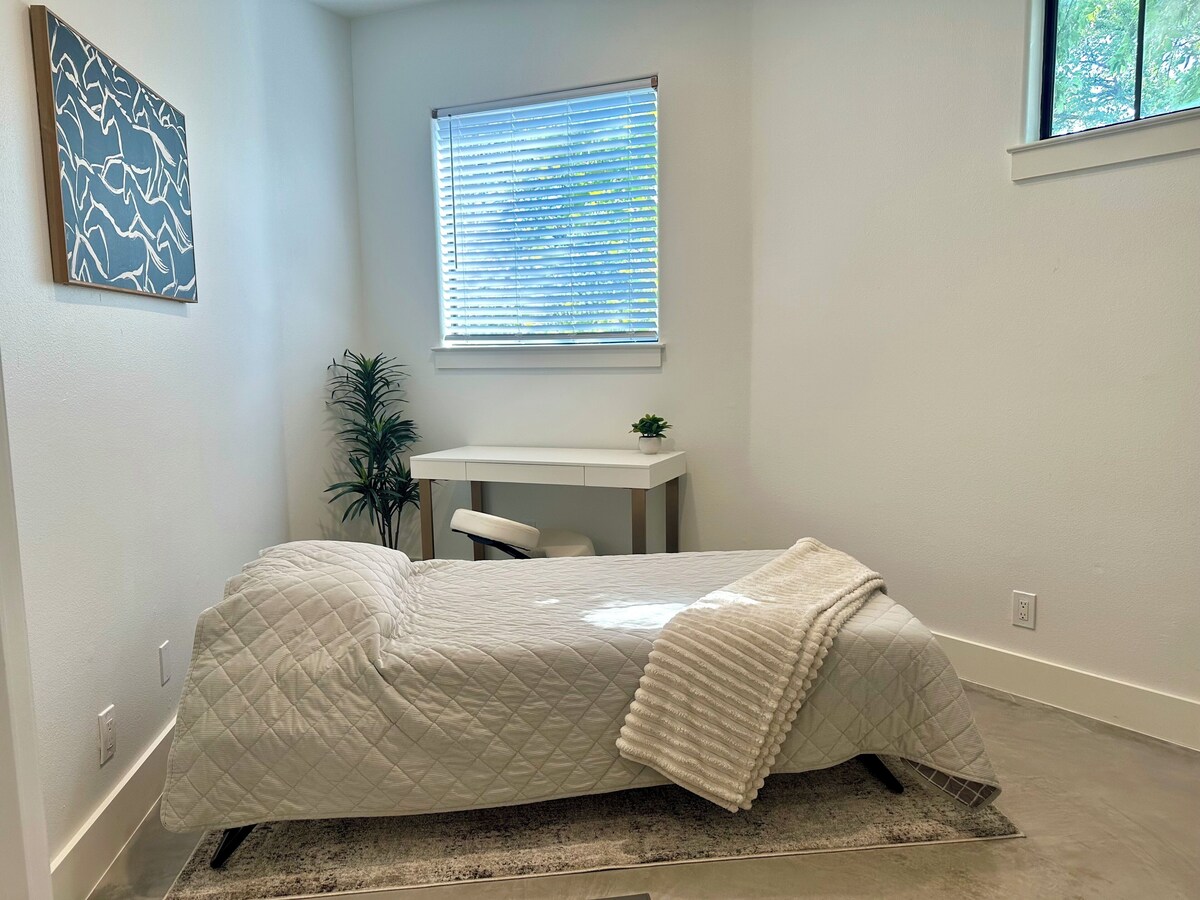 Photo 32 of Spacious 4-bedroom house 1 block to Lady Bird Lake in DT Austin w/ Fitness room.