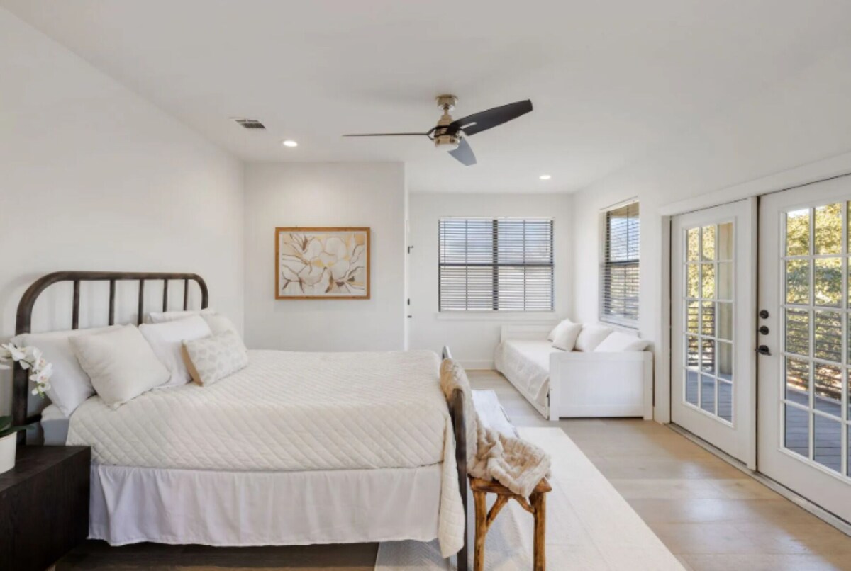 Photo 16 of Spacious 4-bedroom house 1 block to Lady Bird Lake in DT Austin w/ Fitness room.