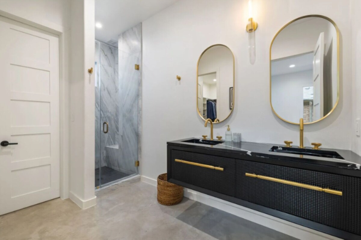 Photo 28 of Spacious 4-bedroom house 1 block to Lady Bird Lake in DT Austin w/ Fitness room.