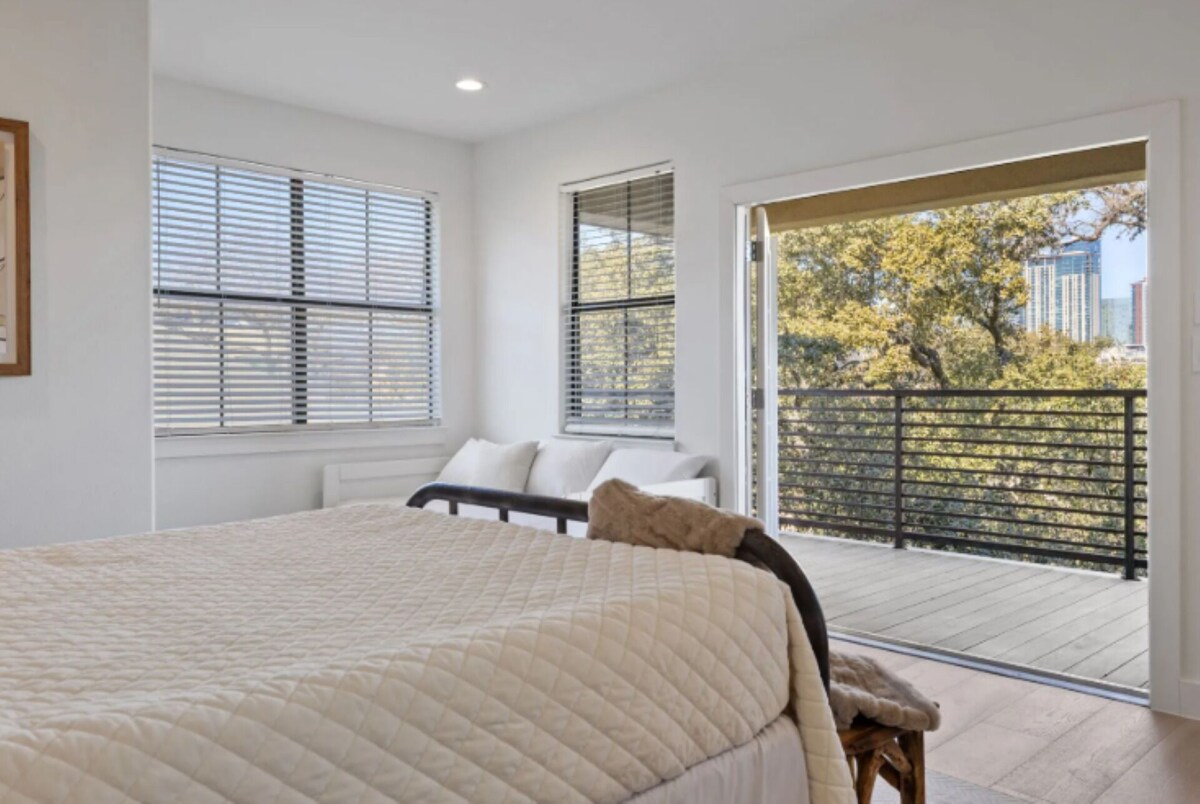 Photo 15 of Spacious 4-bedroom house 1 block to Lady Bird Lake in DT Austin w/ Fitness room.